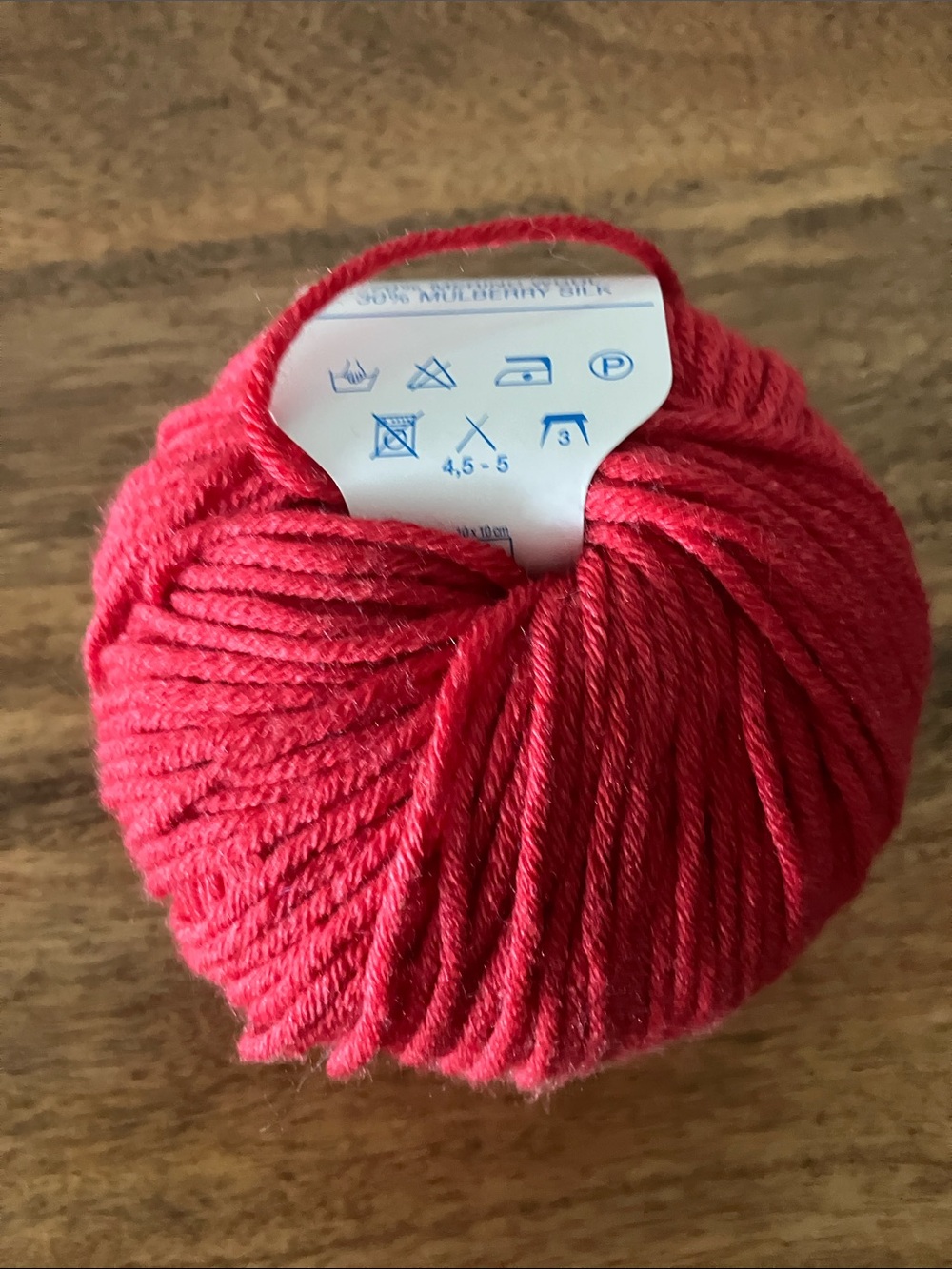 Silk Merino Luxury Yarn Red 70% Merino Wool 30% Mulberry Silk 109 Yards 50g